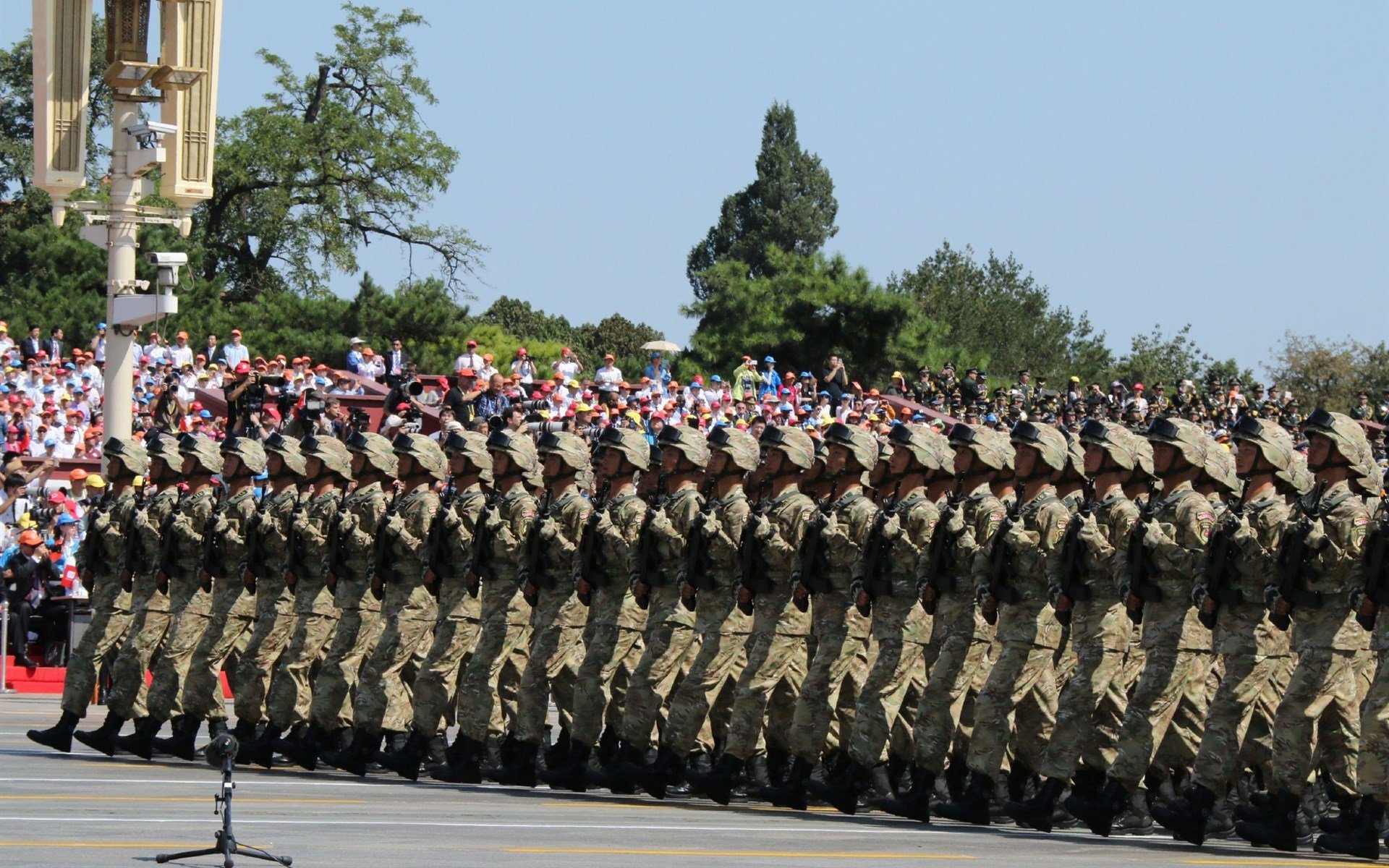 格列兹曼梦幻舞步点燃全场，哥伦比亚闪电战击溃埃及防线