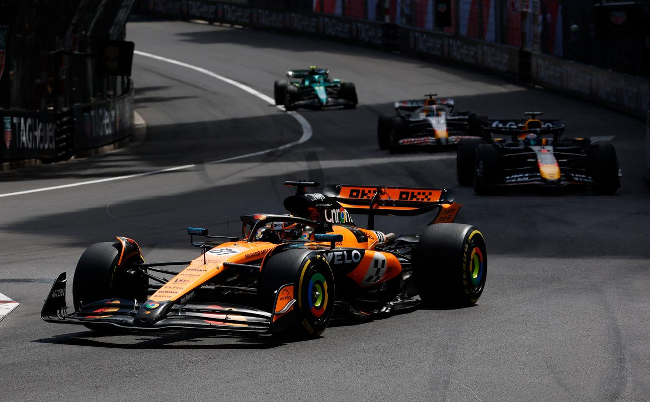 红牛车队力克哈斯车队，佩雷兹关键制胜